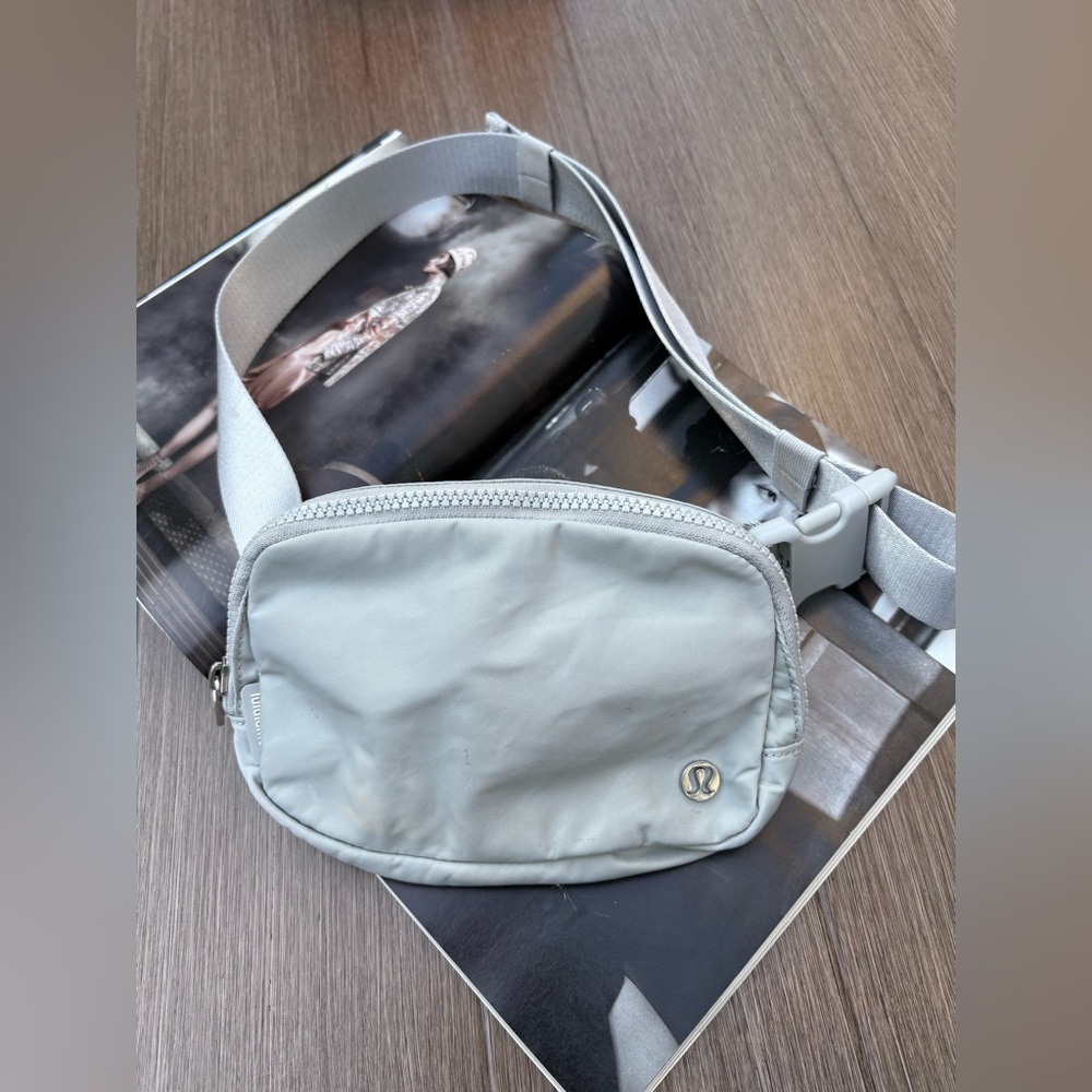 Lululemon Everywhere Belt Bag In Silver Drop